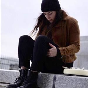 Meet your Posher, Esther